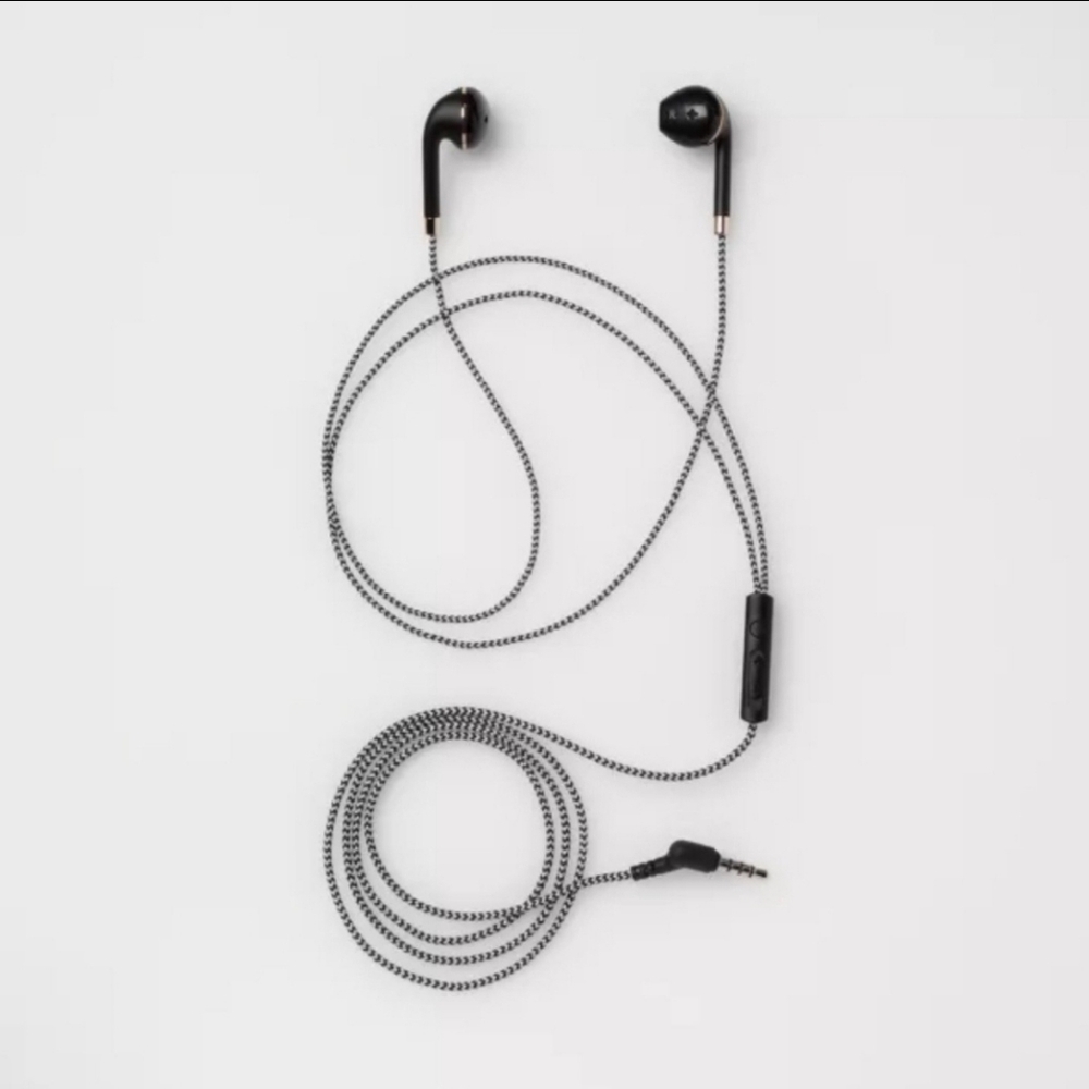 Black Wired Earbuds With Mic & Remote- heyday